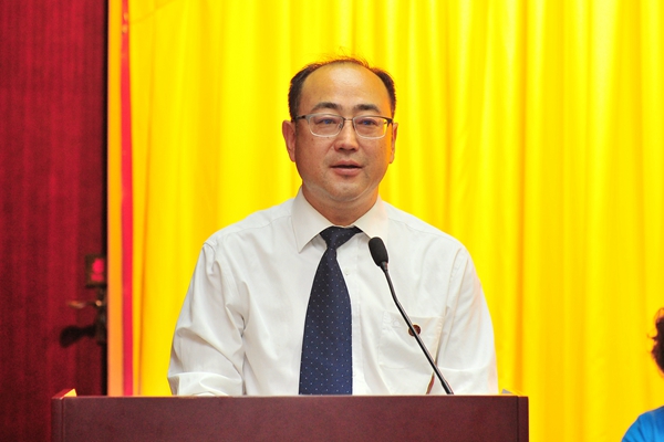 附属、教学医院代表潍坊市人民医院党委书记 张晓乙发言