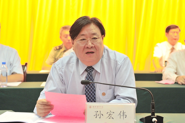 副院长孙宏伟宣读受上级表彰的先进集体、个人名单